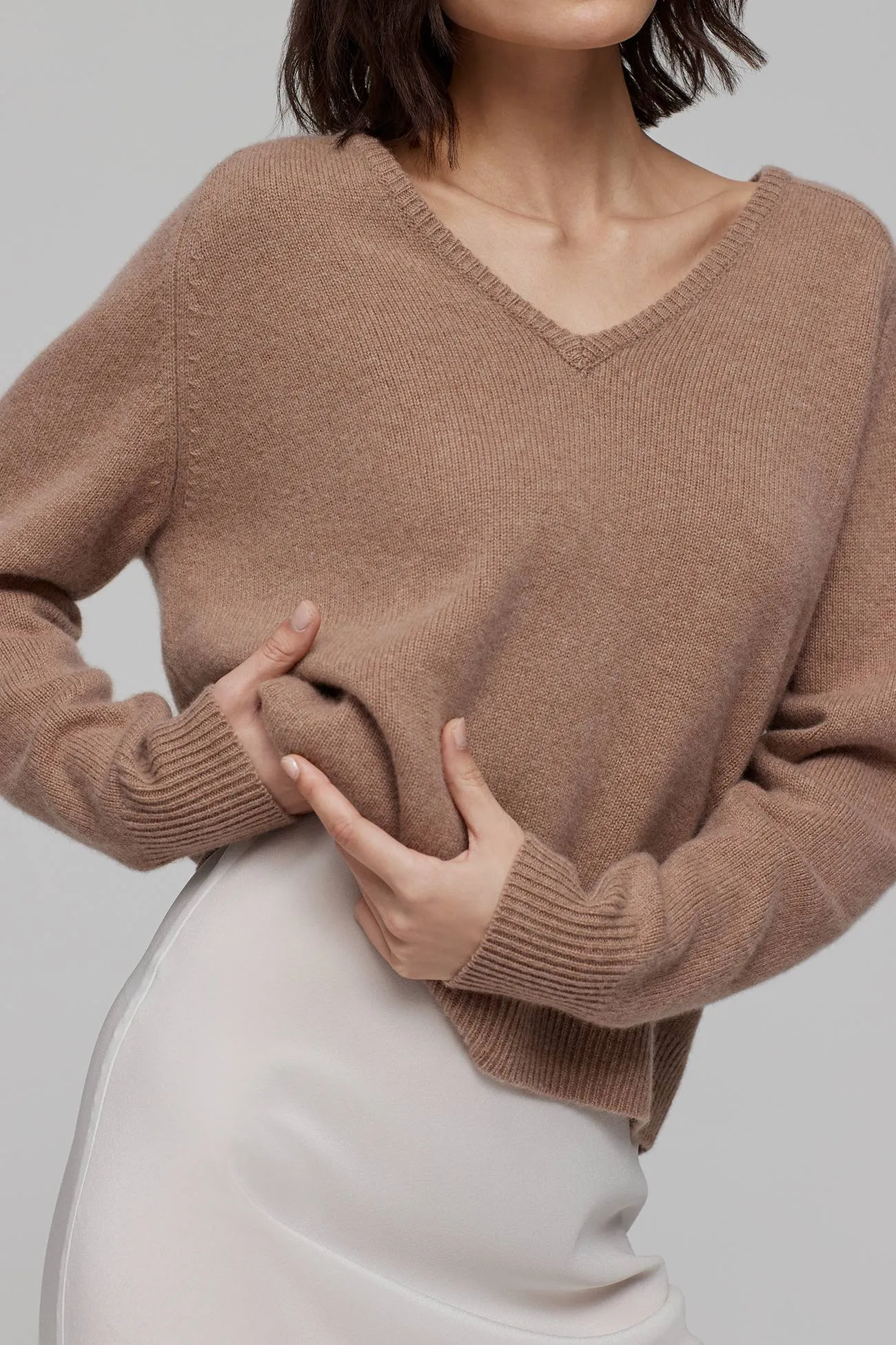 ARIA V-NECK CASHMERE SWEATER