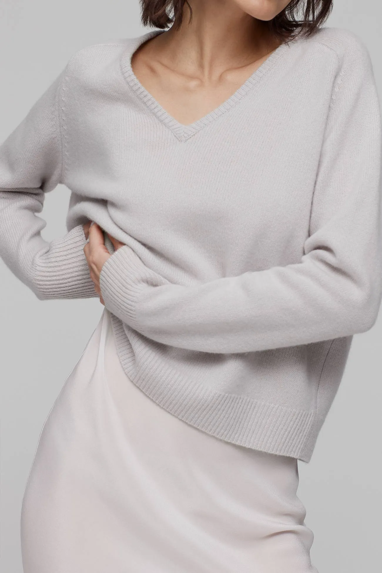 ARIA V-NECK CASHMERE SWEATER