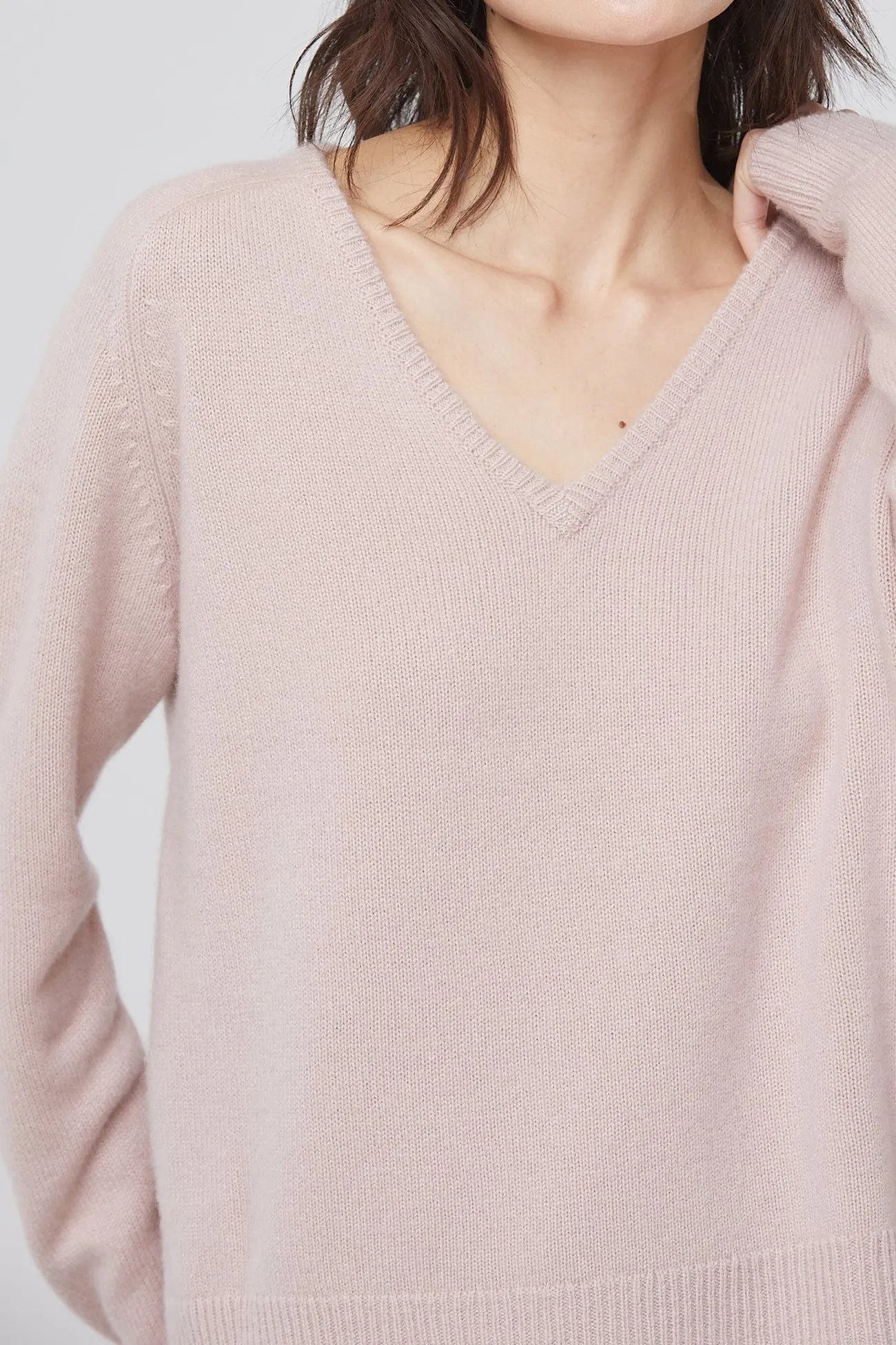 ARIA V-NECK CASHMERE SWEATER