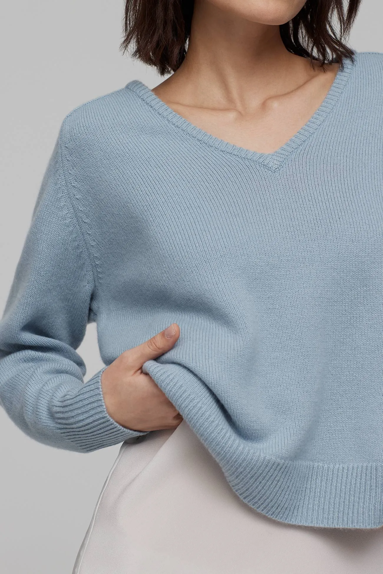 ARIA V-NECK CASHMERE SWEATER