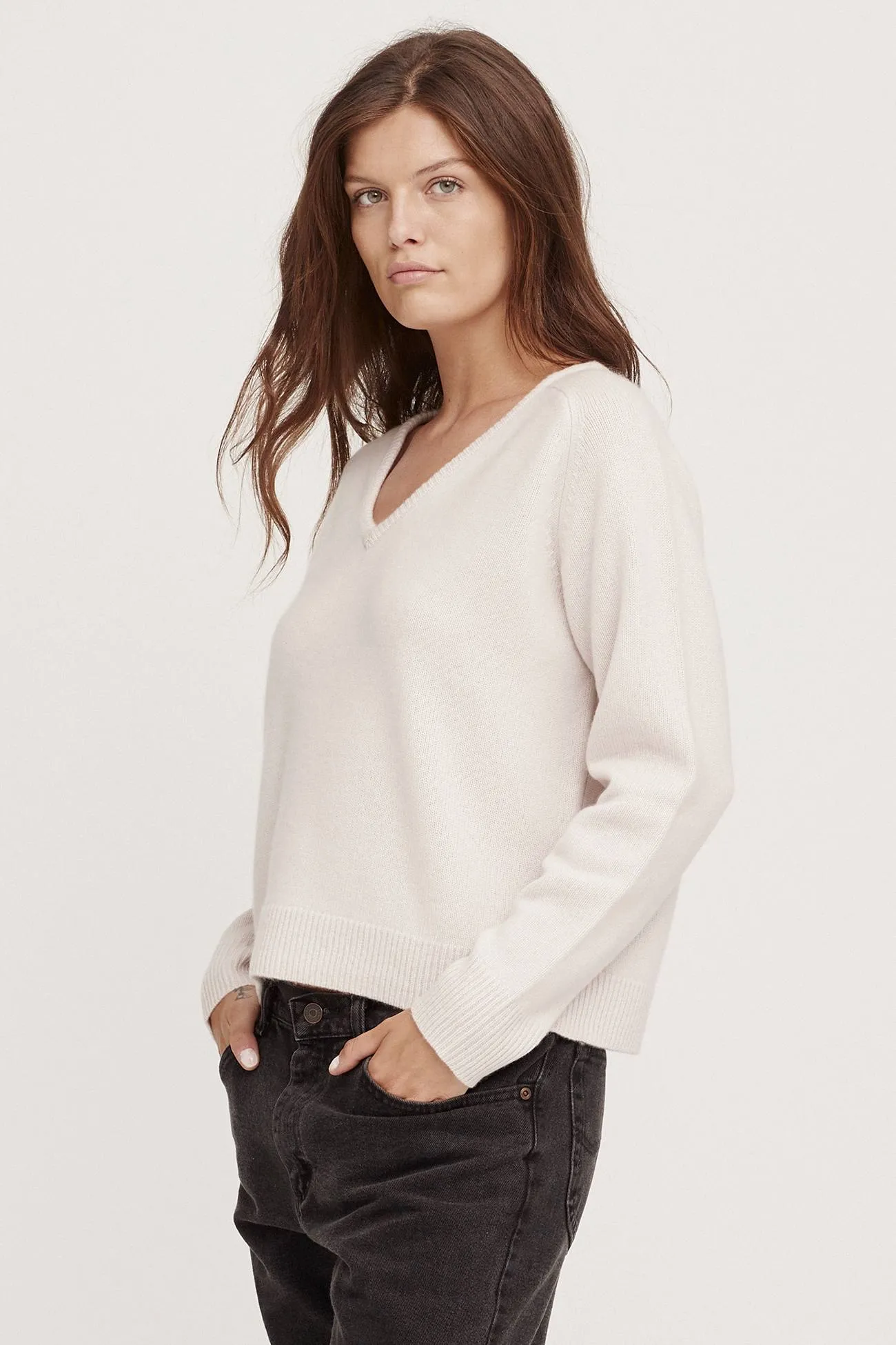 ARIA V-NECK CASHMERE SWEATER