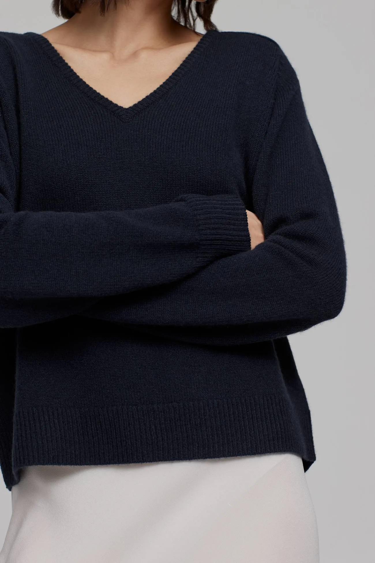 ARIA V-NECK CASHMERE SWEATER