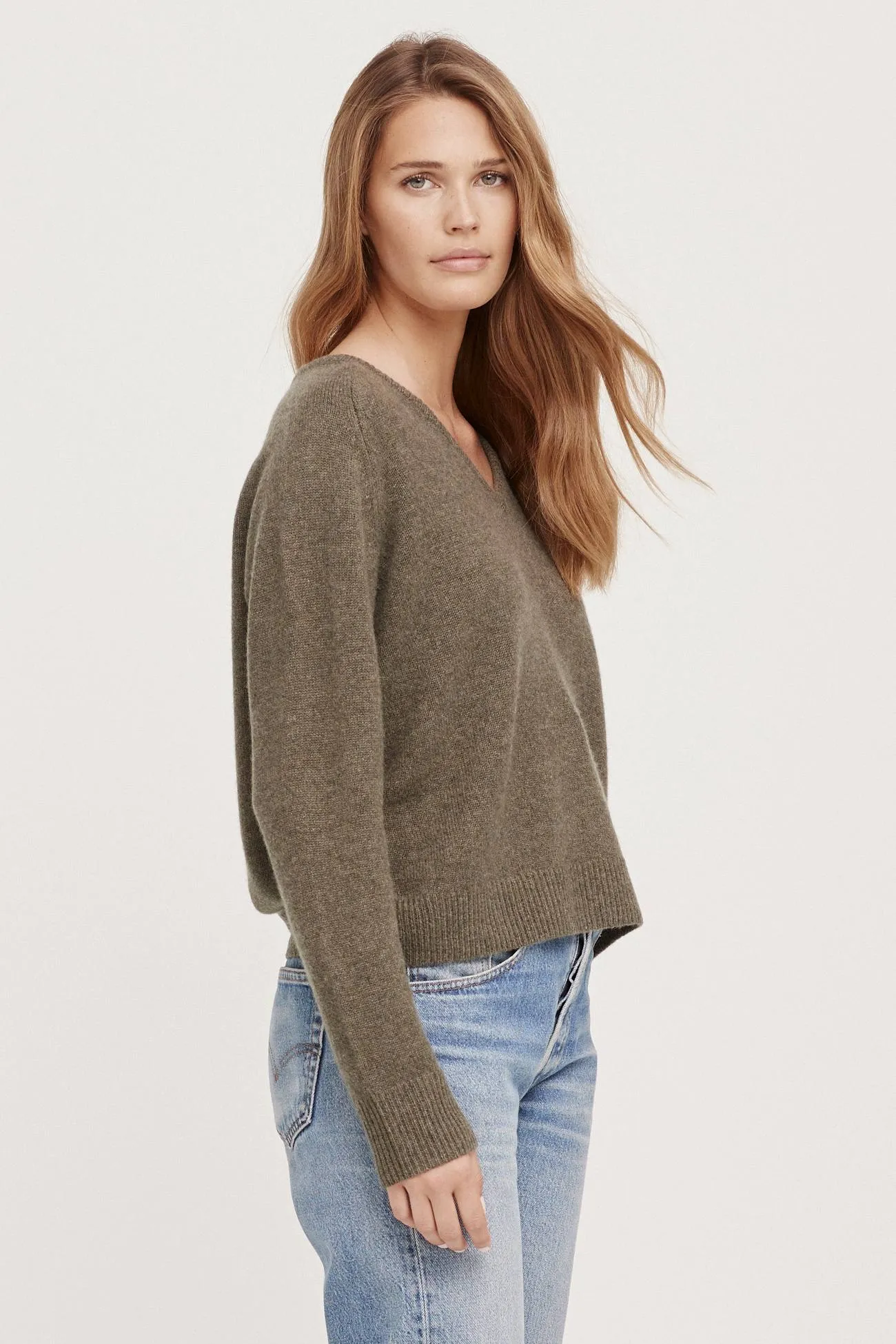 ARIA V-NECK CASHMERE SWEATER