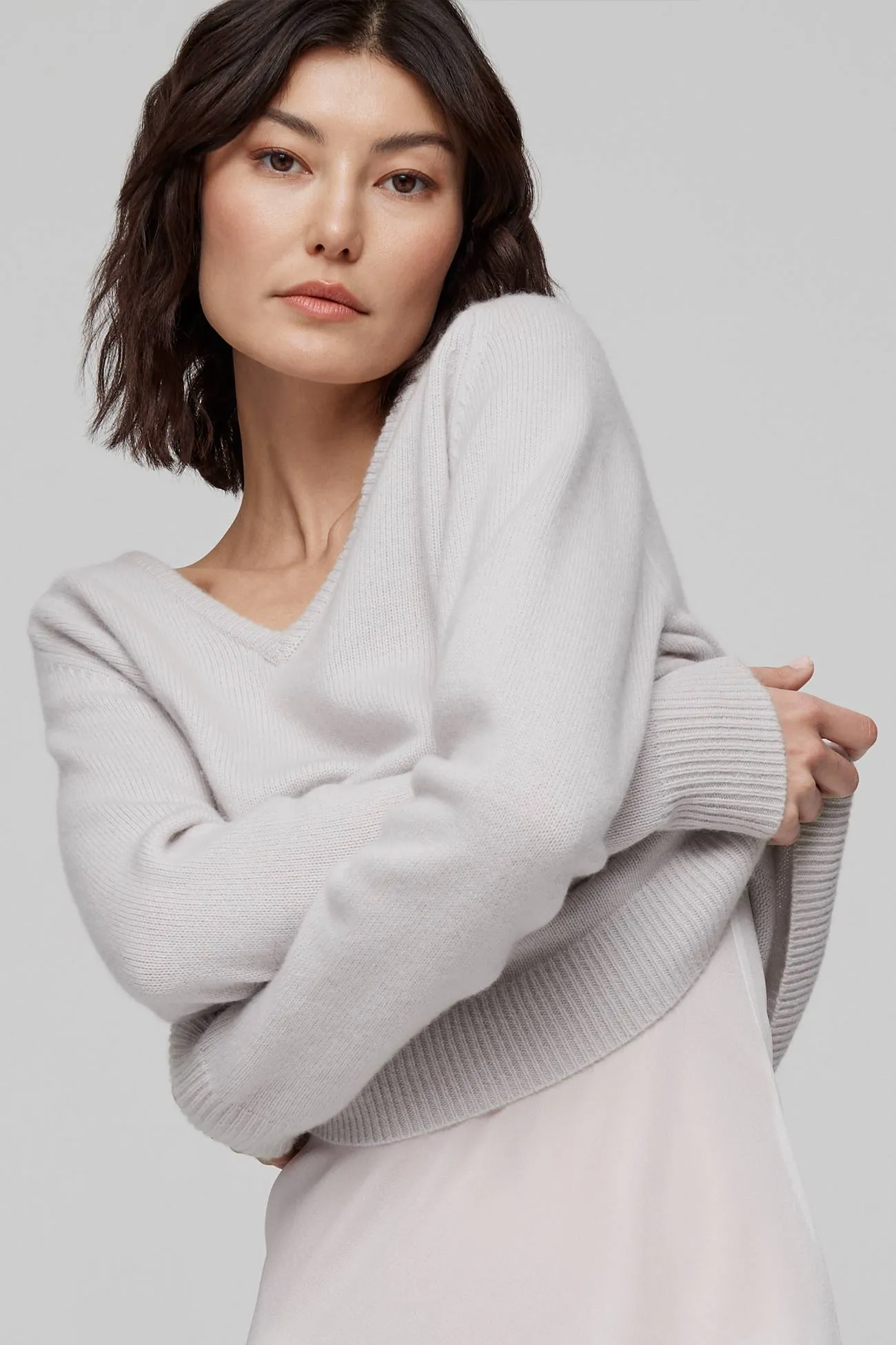 ARIA V-NECK CASHMERE SWEATER