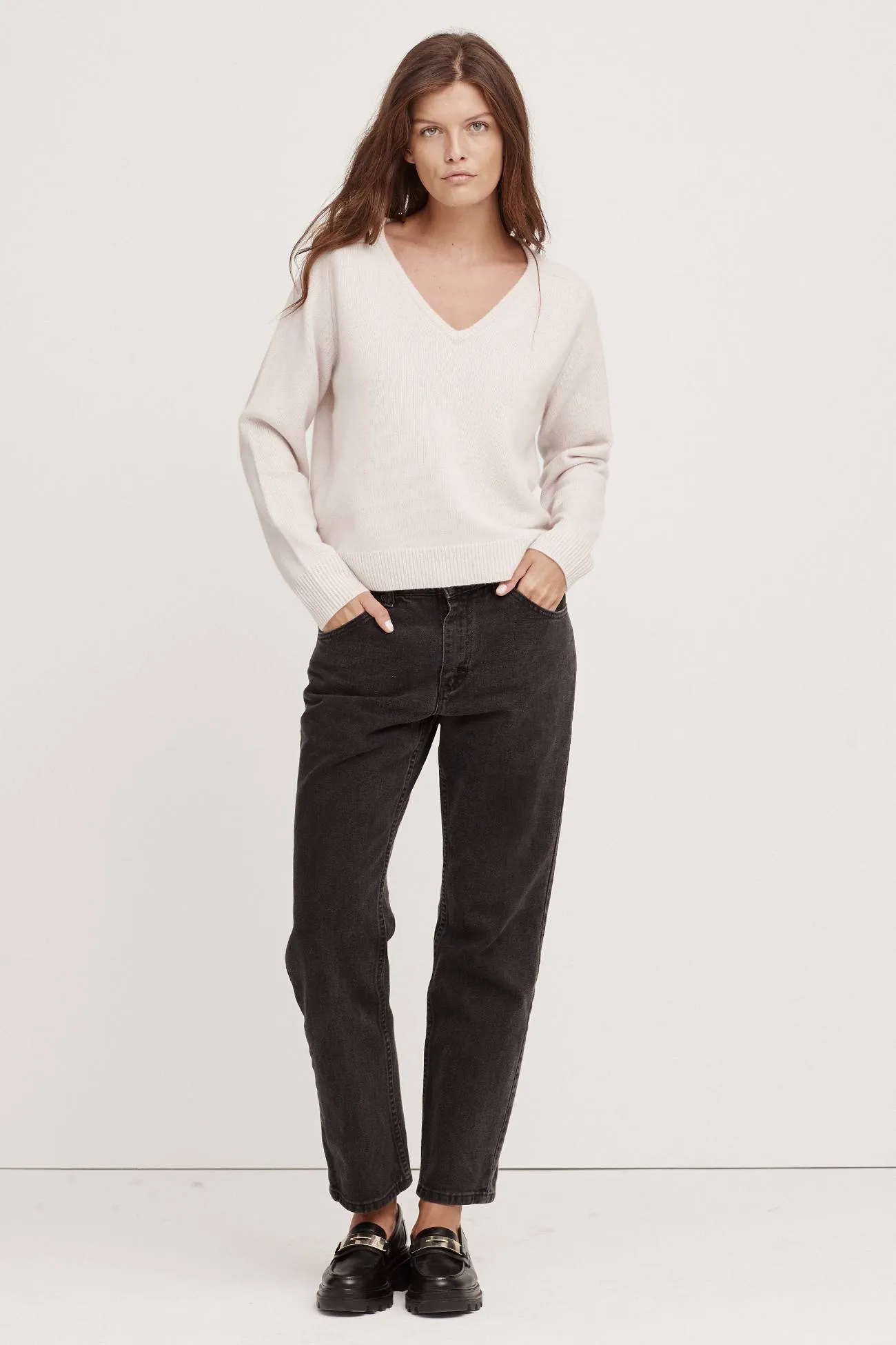 ARIA V-NECK CASHMERE SWEATER