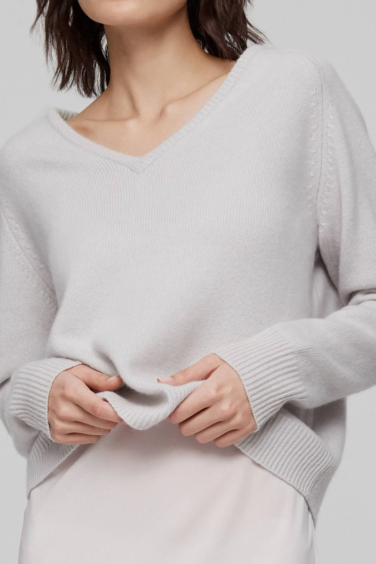 ARIA V-NECK CASHMERE SWEATER